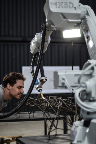 Illustration for article titled The Plan to 3D Print a Steel Bridge in Mid-Air